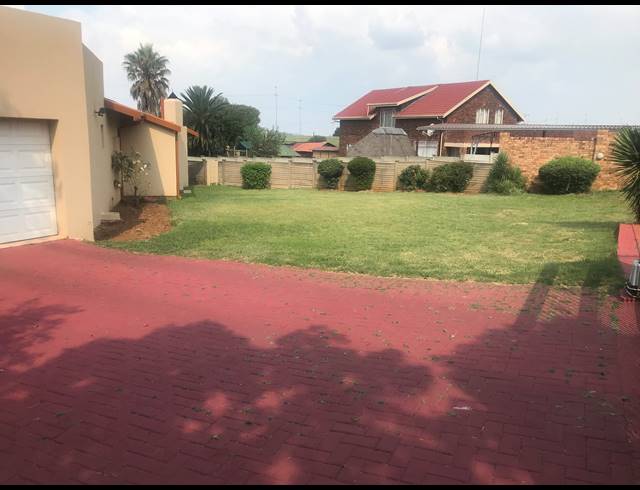 4 bed property for sale in SUIDEROORD